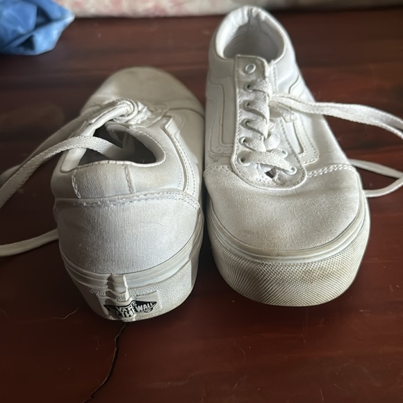 White vans - Picture 3 of 7